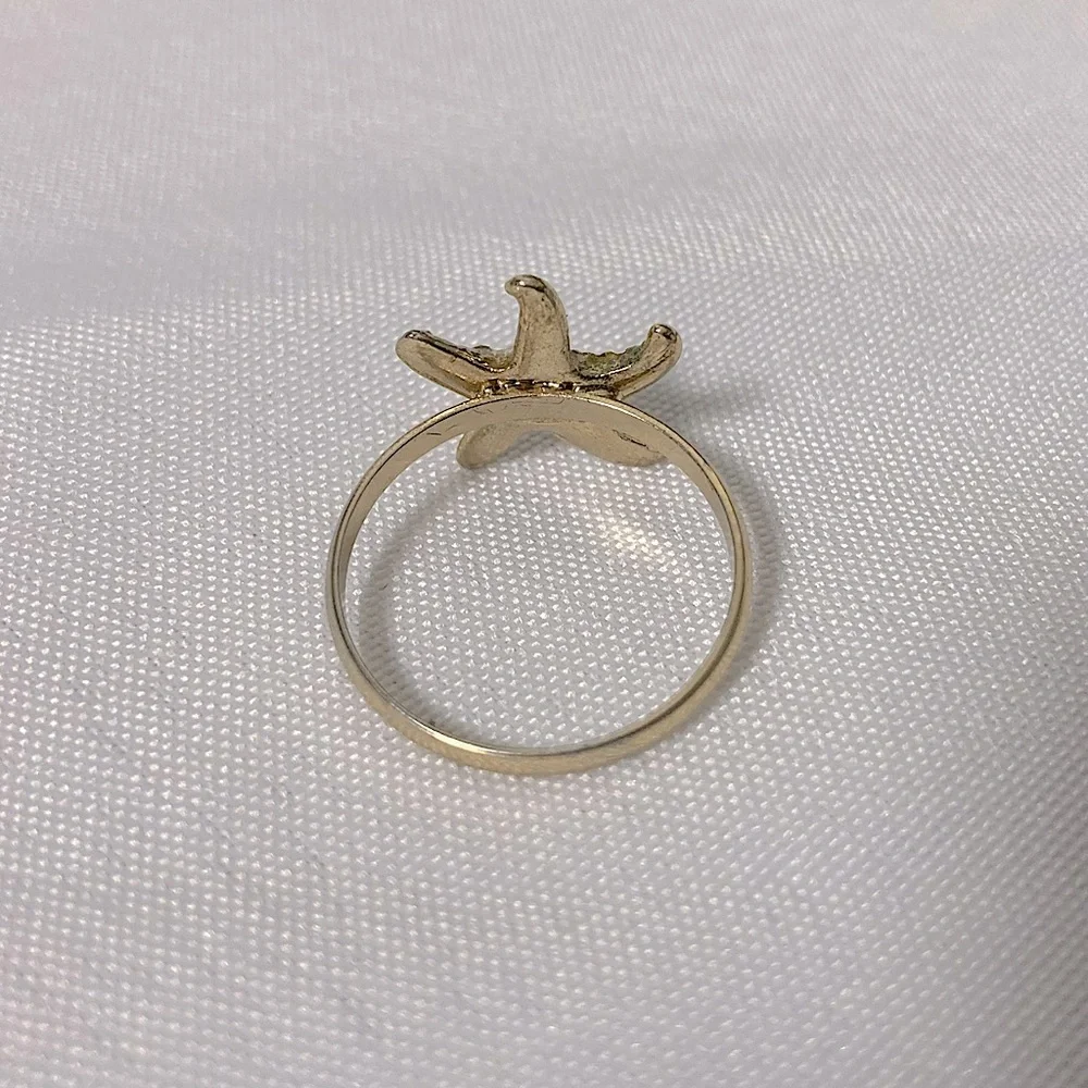 Gold Starfish Ring Costume Jewelry - Picture 2 of 4